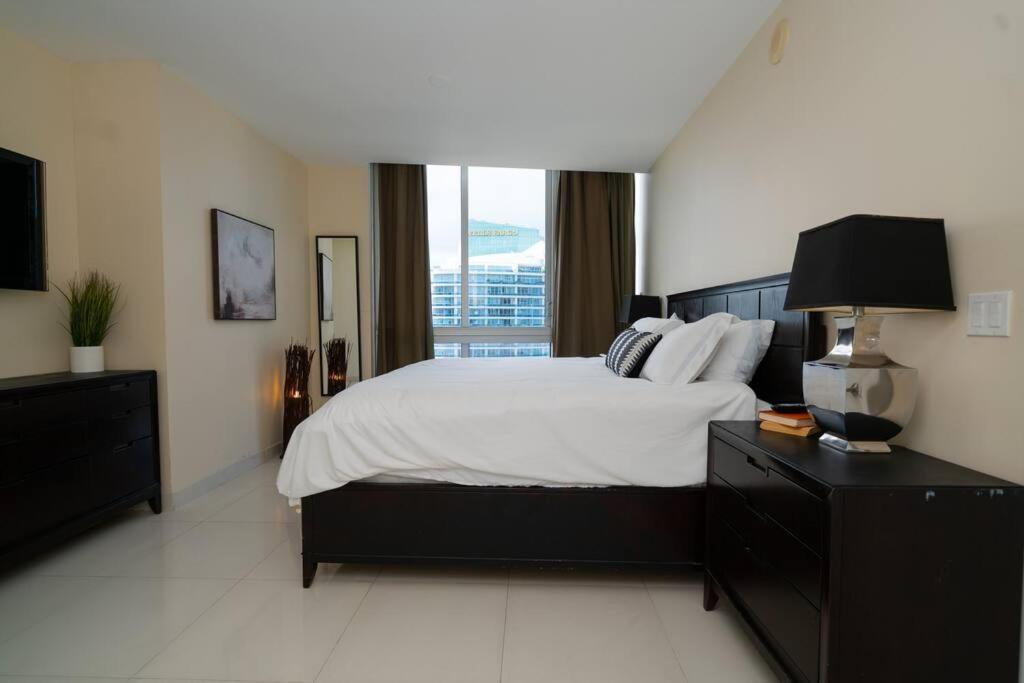 Apartment W Stunning Private With Access To Amenities
