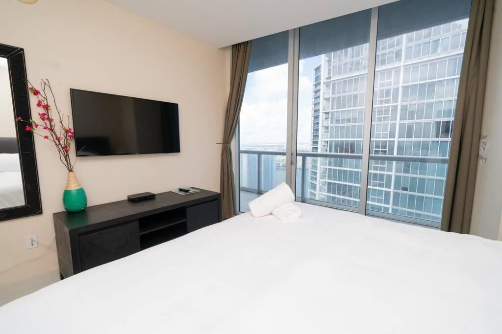 W Stunning Private With Access To Amenities Apartment