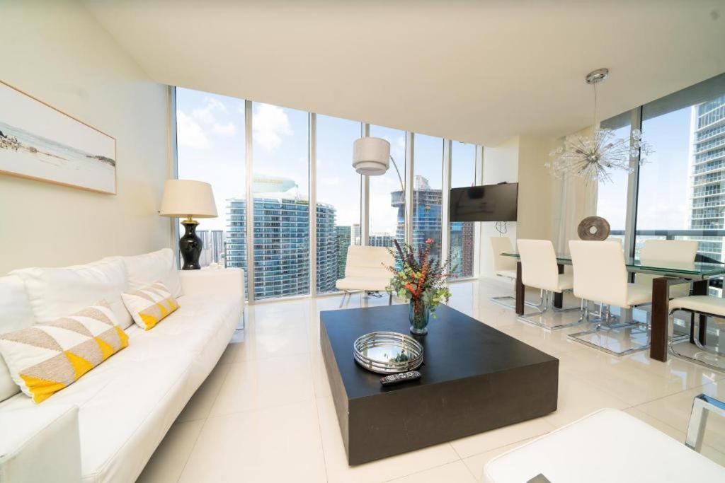 W Stunning Private With Access To Amenities Apartment