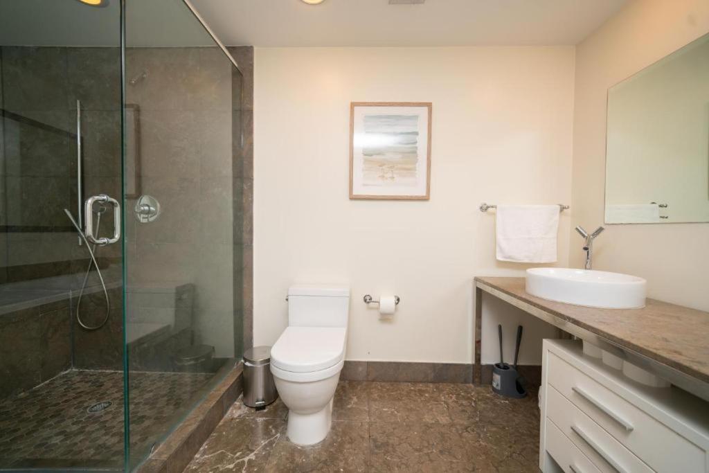 Apartment W Stunning Private With Access To Amenities