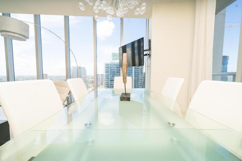 W Stunning Private With Access To Amenities