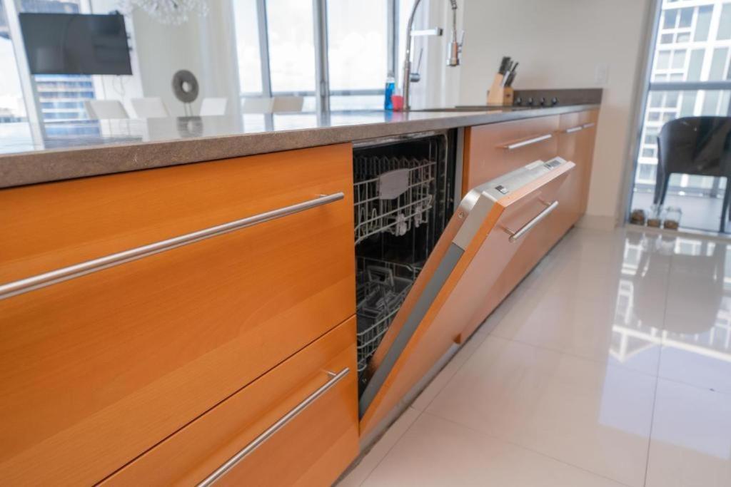 W Stunning Private With Access To Amenities Apartment