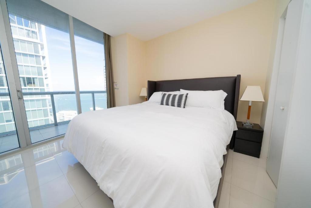 Apartment W Stunning Private With Access To Amenities *