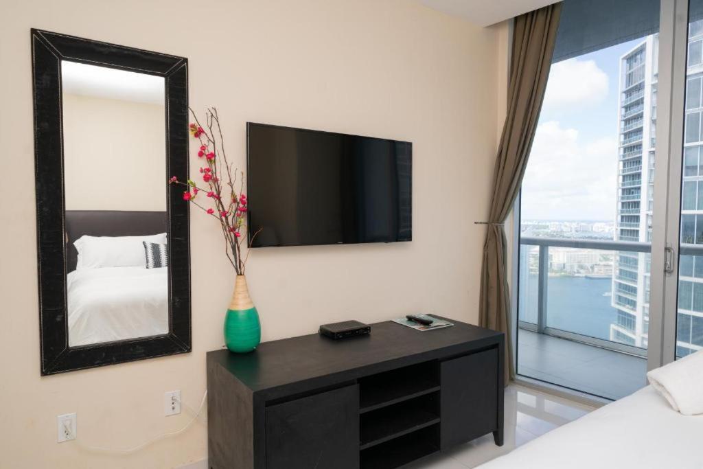 W Stunning Private With Access To Amenities Apartment